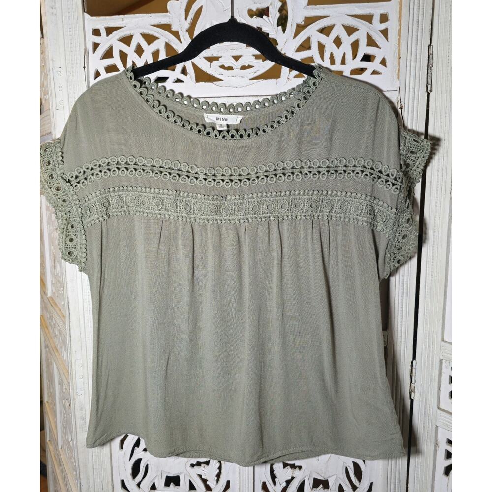 Boutique MINE Short Sleeve Top Size S Sage Green Embroidery Detail Scoop Neck